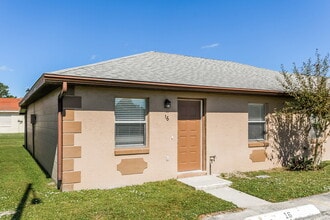 16 Las Brisas Way in Kissimmee, FL - Building Photo - Building Photo