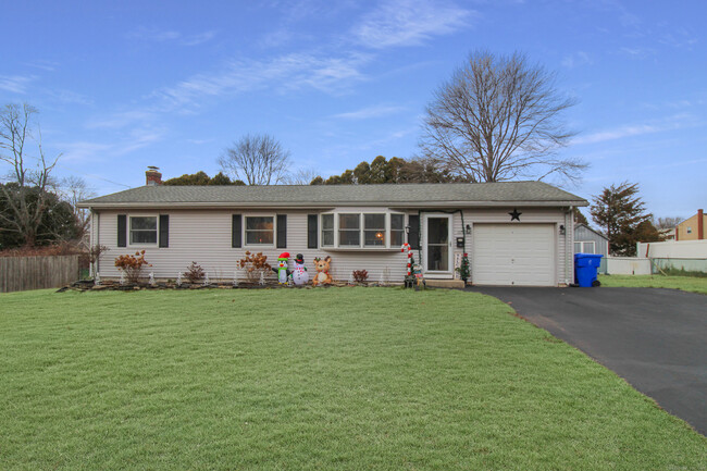 117 Green Manor Rd in Enfield, CT - Building Photo - Building Photo