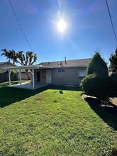 20102 Port Cir in Huntington Beach, CA - Building Photo - Building Photo