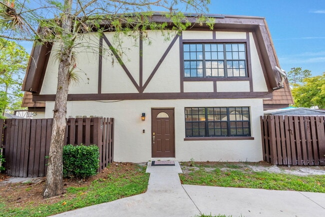 111 Weybridge Cir