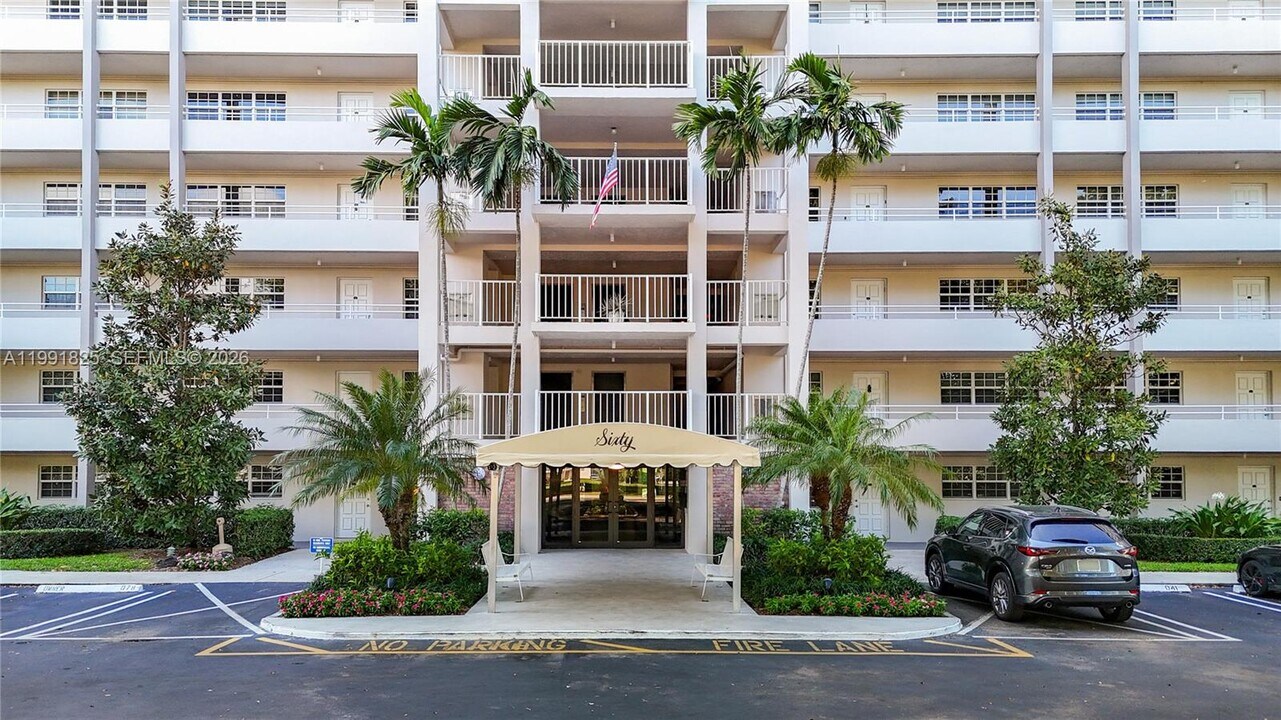 605 Oaks Dr in Pompano Beach, FL - Building Photo