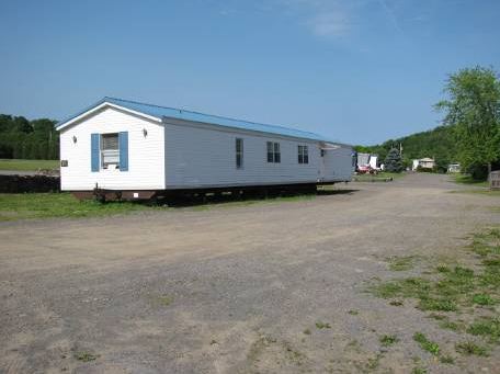 Stoneybrook Mobile Terrace in Lee Center, NY - Foto de edificio - Building Photo