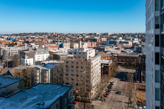 The Manhattan in Seattle, WA - Building Photo - Building Photo