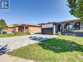 470 Louis Dr in Mississauga, ON - Building Photo