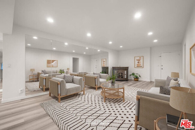 423 Rexford Dr in Beverly Hills, CA - Foto de edificio - Building Photo