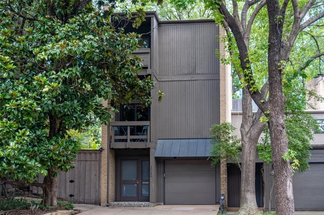 property at 4030 Buena Vista St