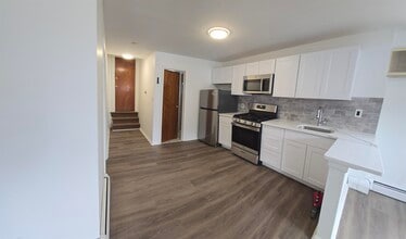 682 Avenue A in Bayonne, NJ - Building Photo - Building Photo