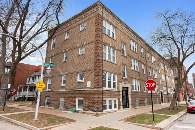 property at 1224 W Victoria St