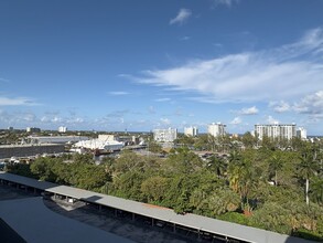 2731 NE 14th Street Cswy, Unit 924 in Pompano Beach, FL - Building Photo - Building Photo