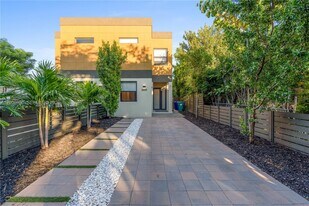 2889 SW 33rd Ave in Miami, FL - Building Photo