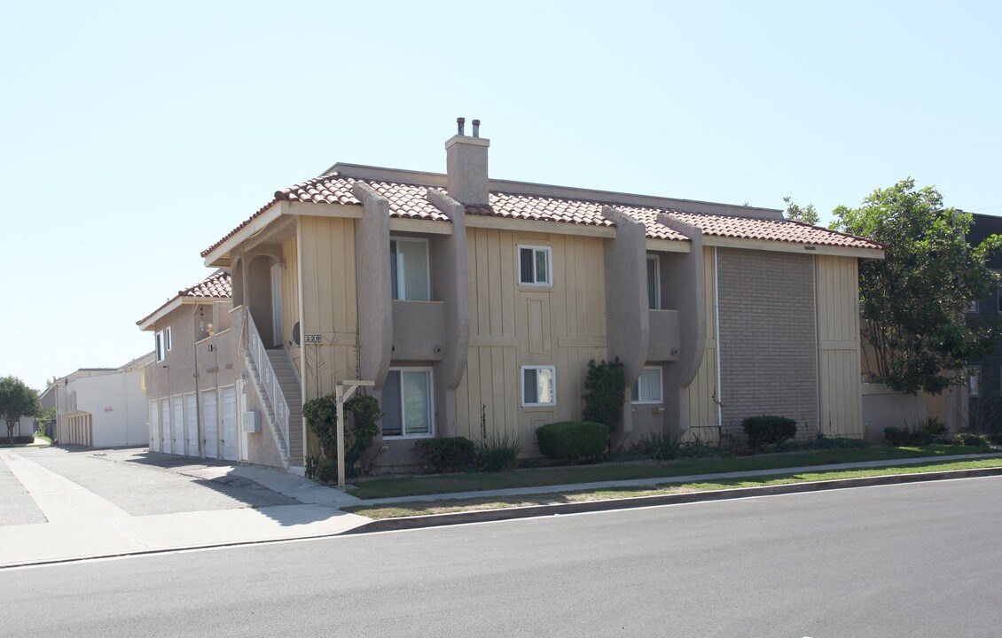 Villa Oswego in Huntington Beach, CA - Foto de edificio