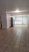 8112 N 33rd Dr, Unit 2 in Phoenix, AZ - Foto de edificio - Building Photo