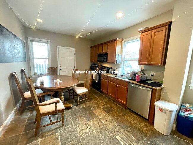 47 Hillside St, Unit 2