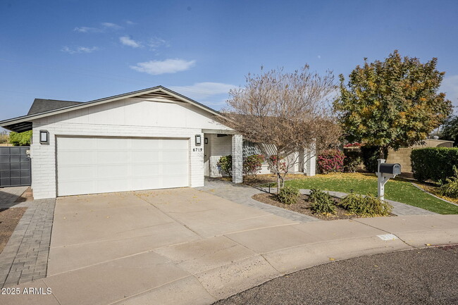 6719 N 80th Pl in Scottsdale, AZ - Foto de edificio - Building Photo