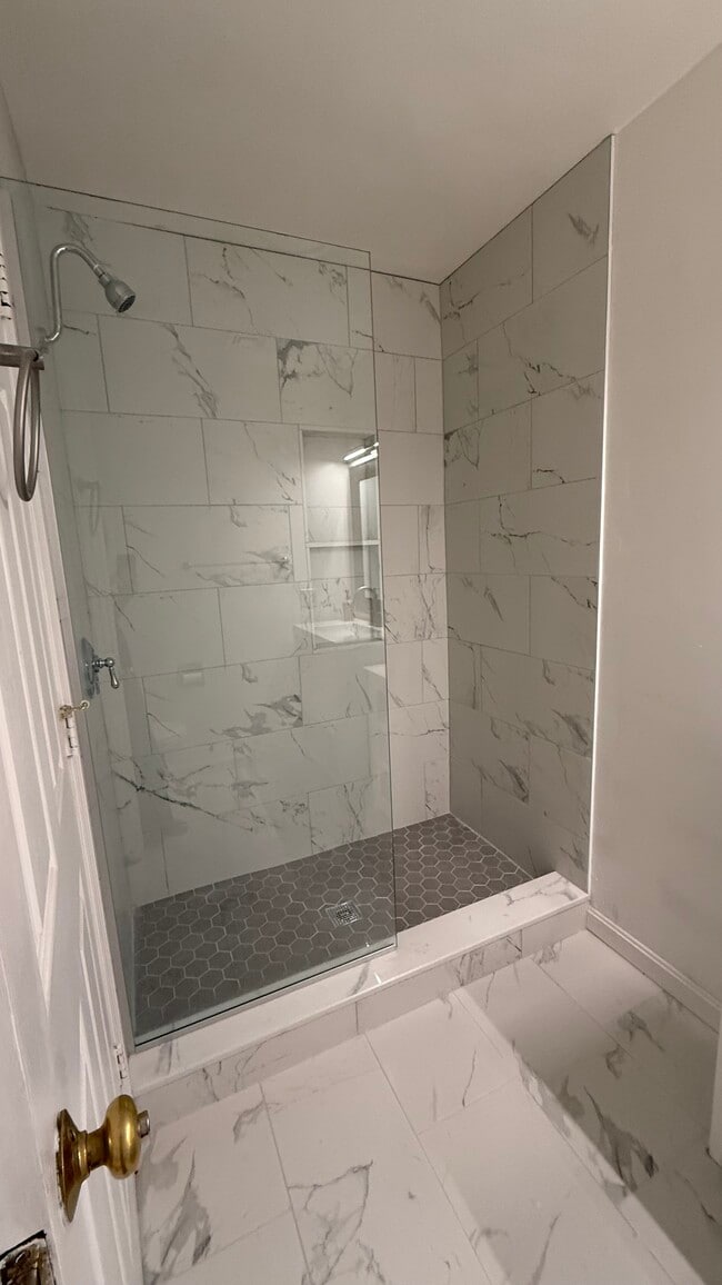 810 Metacom Ave, Unit 1