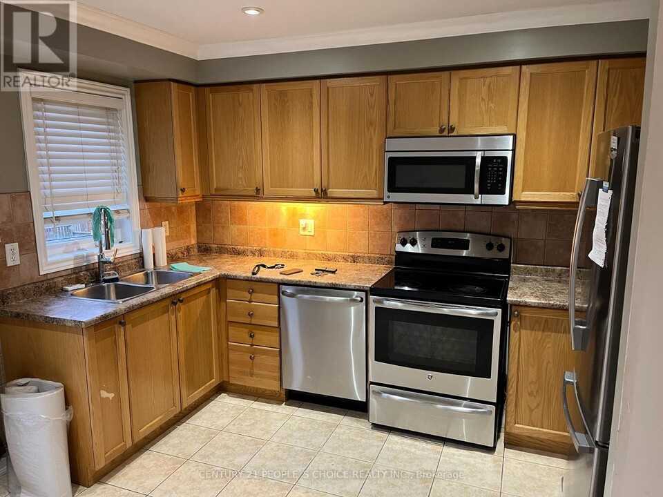 7155 Fairmeadow Crescent in Mississauga, ON - Building Photo