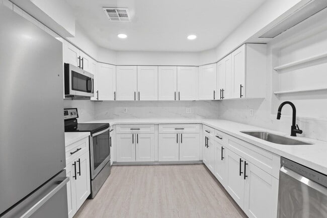 property at 319 S Congress Ave