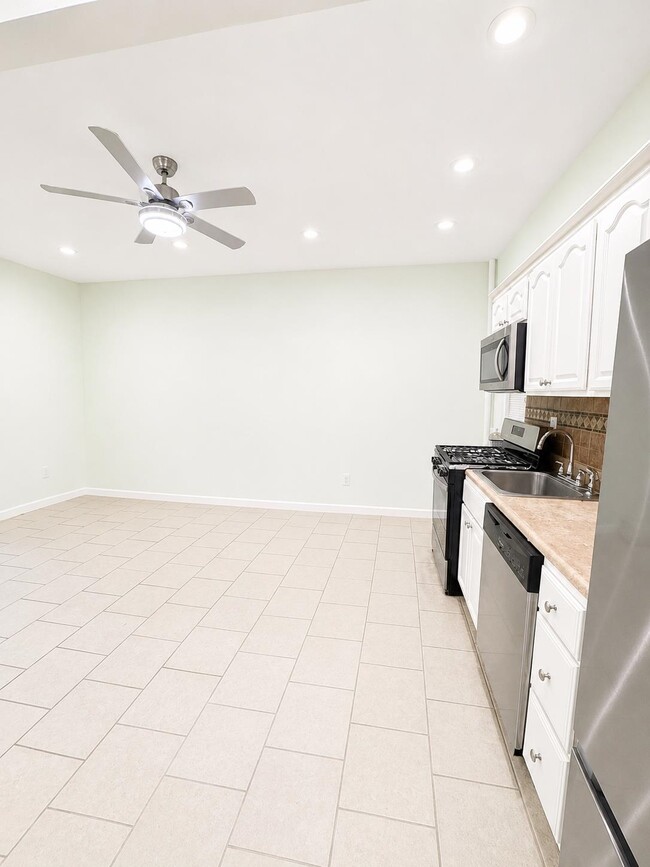 437 53rd St in West New York, NJ - Building Photo - Building Photo