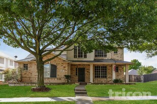 813 Wolf Trail in Desoto, TX - Building Photo