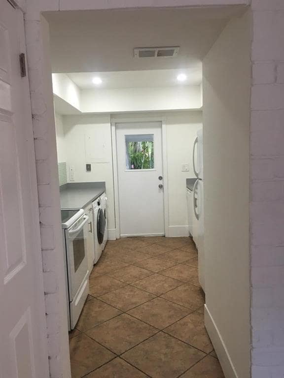 3741 NW 95th Ter in Sunrise, FL - Foto de edificio - Building Photo