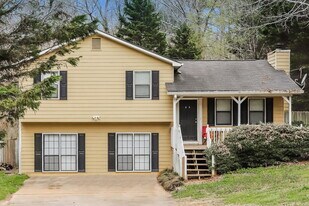 3307 Due West Rd in Dallas, GA - Building Photo