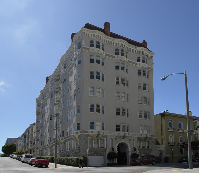 Pacific Heights: Expansive 2nd Floor Flat ... in San Francisco, CA - Building Photo - Building Photo