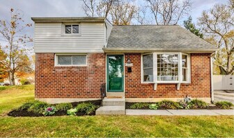 345 W Signal Hill Rd in King of Prussia, PA - Building Photo