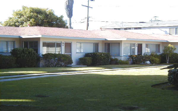 1500-1600 Clay St in Newport Beach, CA - Building Photo - Building Photo