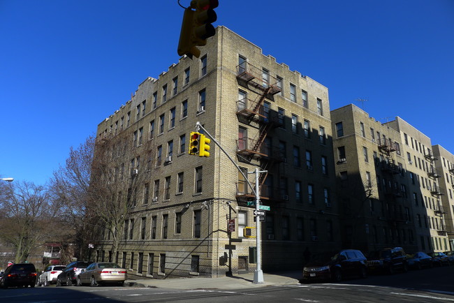 4053-55 Carpenter Ave in Bronx, NY - Foto de edificio - Building Photo