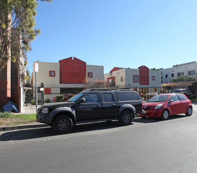 1240-1246 N Berendo St in Los Angeles, CA - Foto de edificio - Building Photo