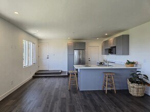12649 Oakglen Dr in Carmel Valley, CA - Foto de edificio - Building Photo