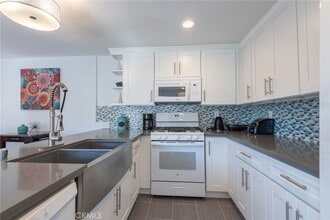 3617 Sunswept Dr in Los Angeles, CA - Building Photo - Building Photo