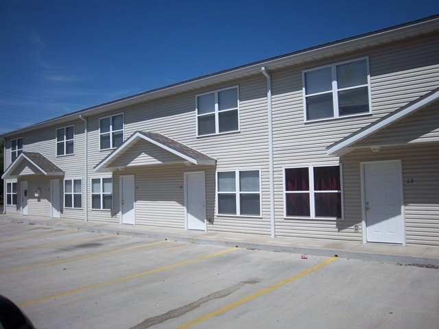 Rock Ridge Townhomes in Farmington, MO - Building Photo