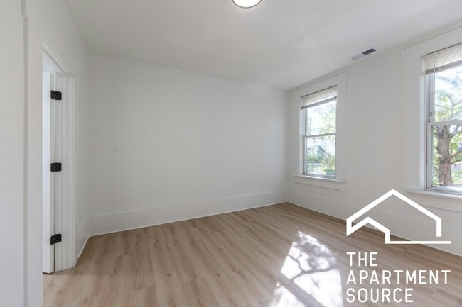 2301 N Leavitt St in Chicago, IL - Foto de edificio - Building Photo