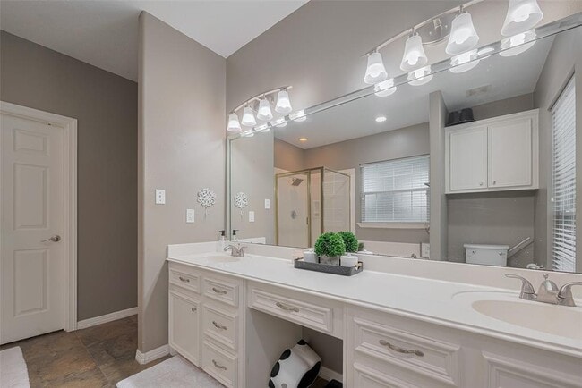 9072 Grand Lake Estates Dr in Montgomery, TX - Building Photo - Building Photo