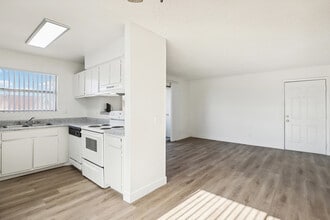 Amber Ridge in Las Vegas, NV - Building Photo - Building Photo