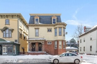 1402 Westminster St in Providence, RI - Building Photo