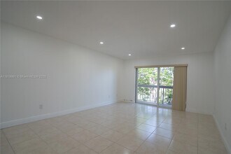 7845 Camino Real in Miami, FL - Building Photo - Building Photo
