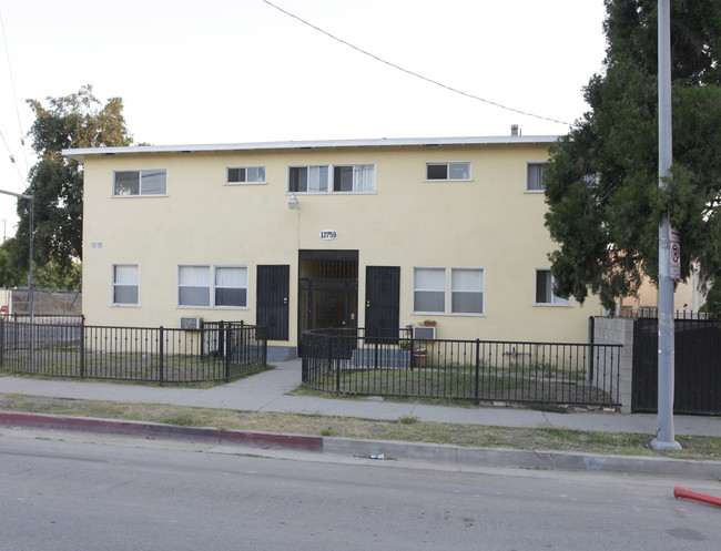 11759 Vanowen St in North Hollywood, CA - Building Photo - Building Photo