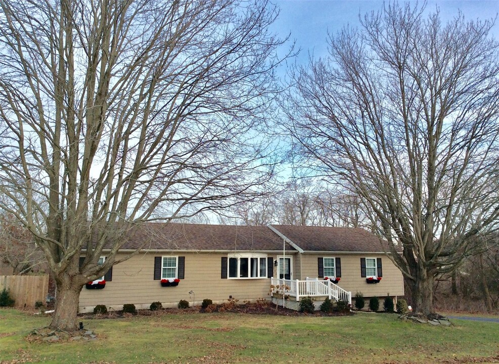 144 Manor Ln in Jamesport, NY - Building Photo