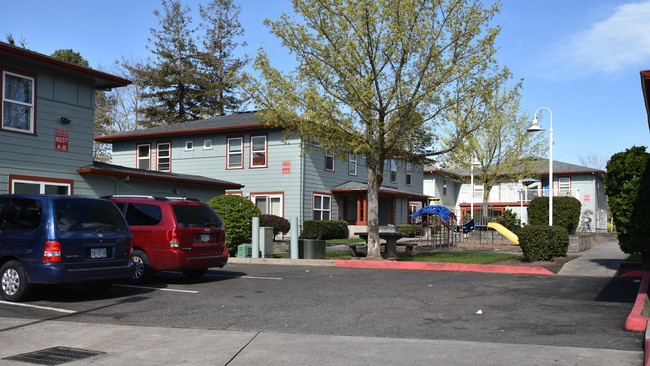 Schiller Way Apartments in Portland, OR - Building Photo - Building Photo