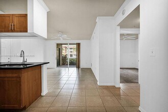 6565 Emerald Dunes Dr in West Palm Beach, FL - Building Photo - Building Photo