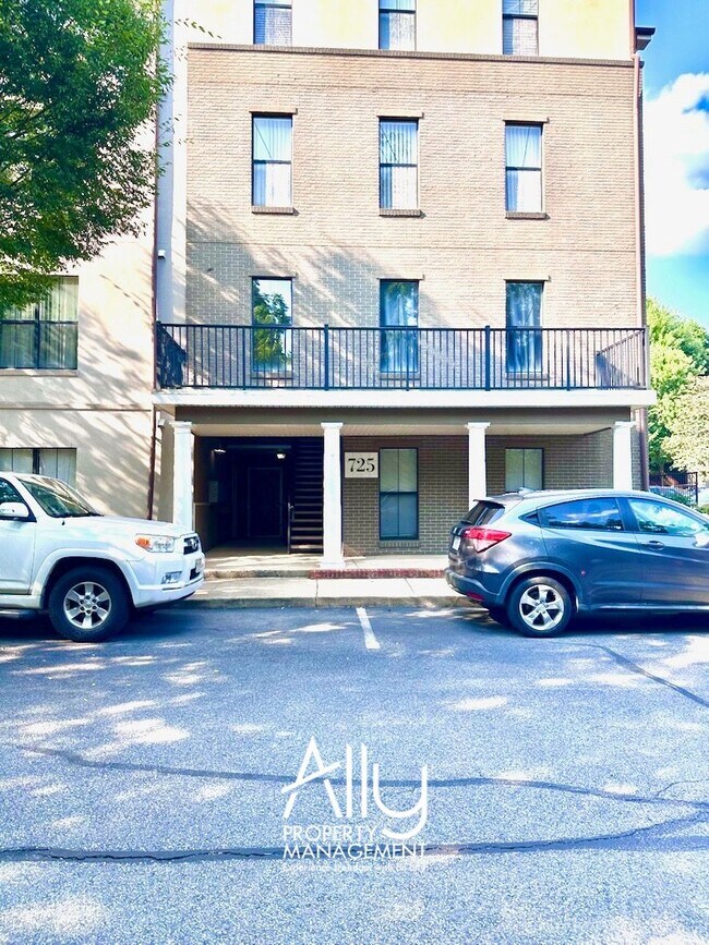 725 Walker Square in Charlottesville, VA - Building Photo - Building Photo