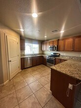 1746 Bryman St in Hanford, CA - Building Photo - Building Photo