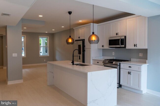 706 Longfellow St NW in Washington, DC - Building Photo - Building Photo