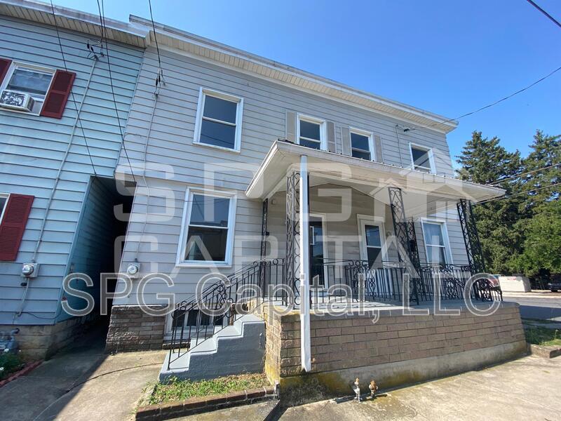 148 E McKinley St in Chambersburg, PA - Building Photo