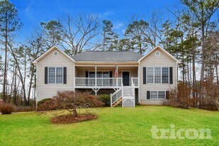 411 Stewart Dr in Dallas, GA - Building Photo