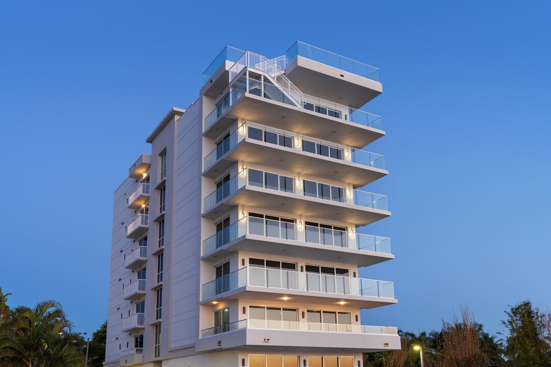 Crystal Palm Beach in West Palm Beach, FL - Building Photo