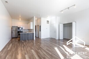 2700 W North Ave, Unit 203 in Chicago, IL - Building Photo