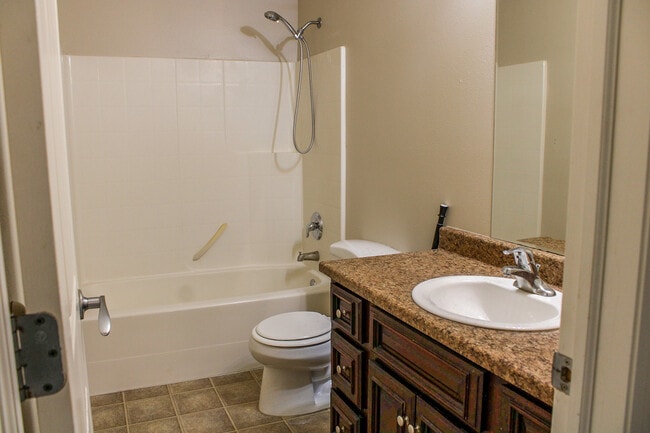 462 W 1490 N in Logan, UT - Foto de edificio - Building Photo